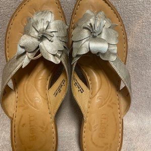 Born Sandals, Thongs, Slip On Slide, Metallic Flower Casual Comfort SZ 8/39